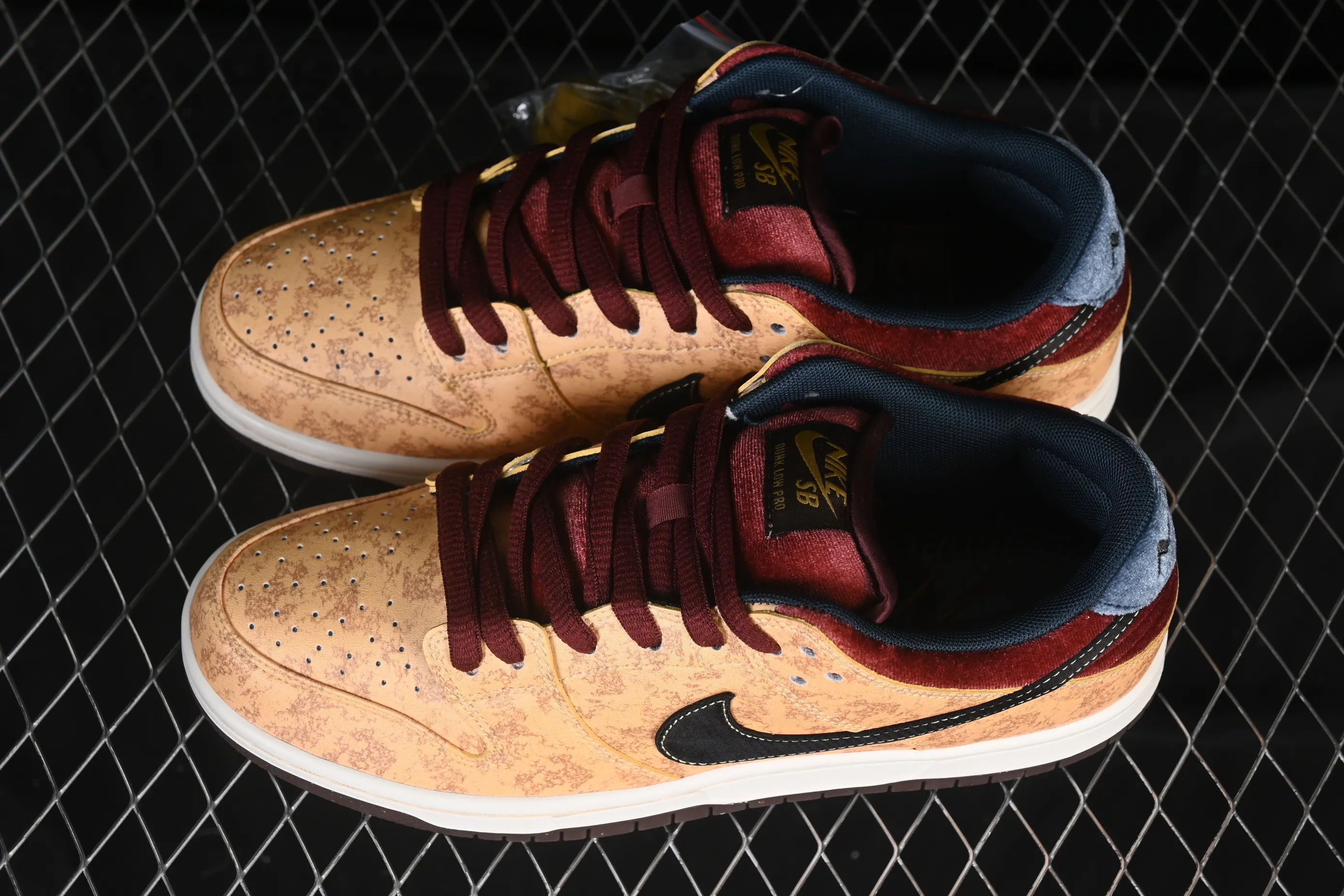 All Categories Nk SB Dunk Series Nk SB Dunk Low Low-top sneakers Nike SB Dunk Low "City of Cinema" Paris Cinema Low-top casual sneakers FZ1278-200
